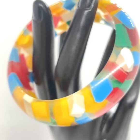 VINTAGE LUCITE COLORFUL CUBE RECTANGLE POP ART BANGLE BRACELET CLEAR GEOMETRIC - Picture 13 of 14